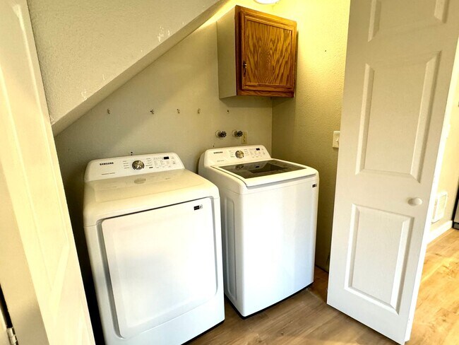 Building Photo - Modern 2BR, 1.5BA Duplex in Gig Harbor - F...