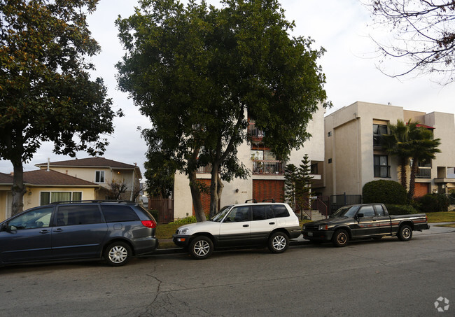 Building Photo - 429 W Lomita Ave