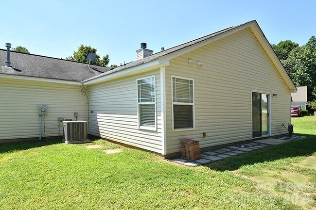 Building Photo - 118 Peterborough Dr
