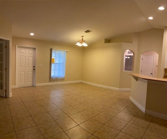 Building Photo - 1900 Kismet Pkwy W