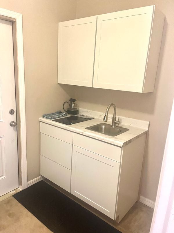 Building Photo - 701 SW McComb Ave