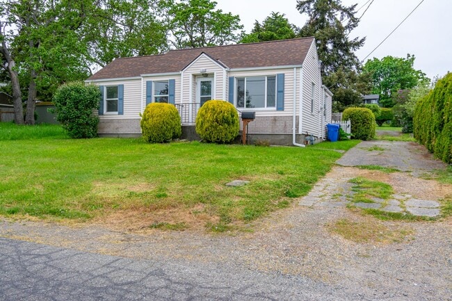 Building Photo - Charming 3-Bedroom Home Near Downtown Oak Harbor –Pet Friendly home.