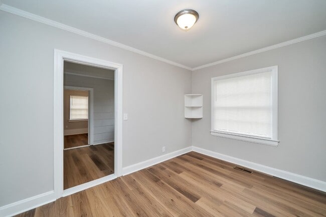 Building Photo - Beautifully Maintained 3/3 Home with Over ...