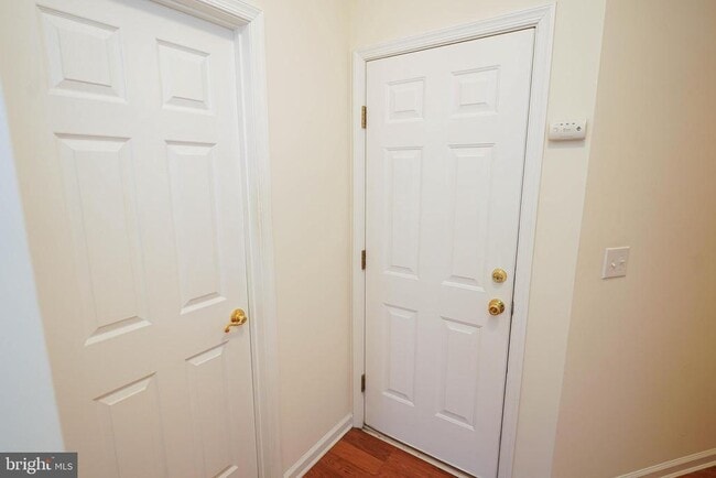 Building Photo - 439 Parkview Ct