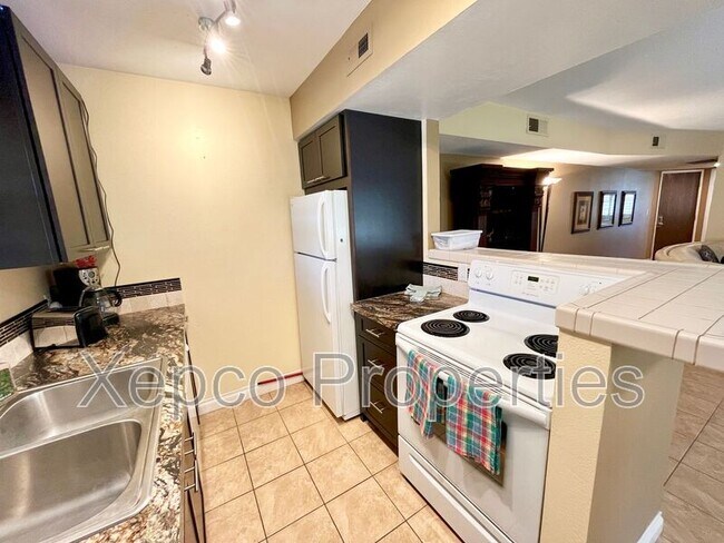 Building Photo - 5300 E Waverly Dr