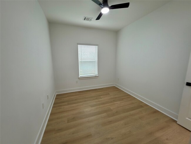 Building Photo - 1806 Benson St