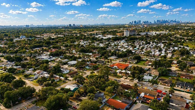 Building Photo - 1124 NW 100th Terrace