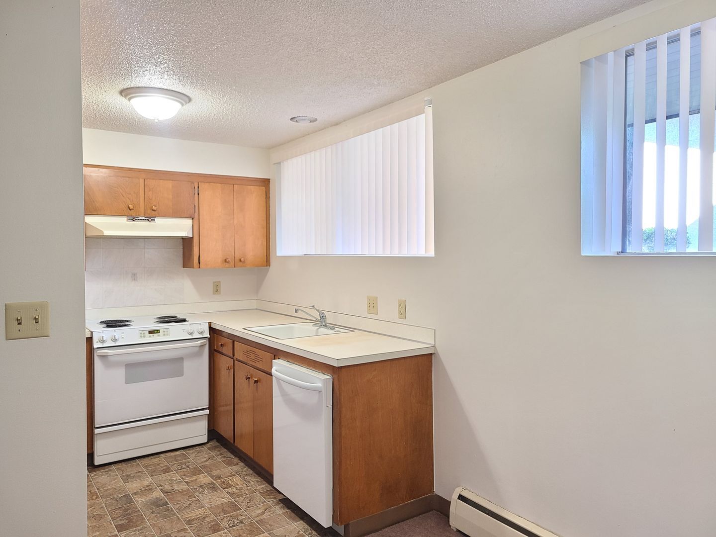Building Photo - 2911 E 32nd Ave