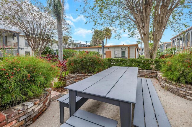 Building Photo - 4311 W Cleveland St