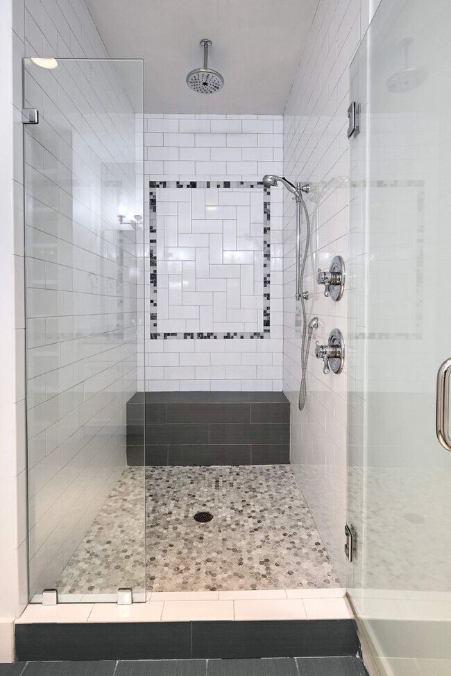 Building Photo - EAST NASHVILLE - FOUR BEDROOM Historic Home with amazing views of Nashville Skyline!