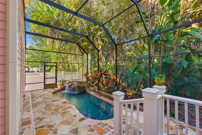 Building Photo - 815 Lake Evalyn Dr