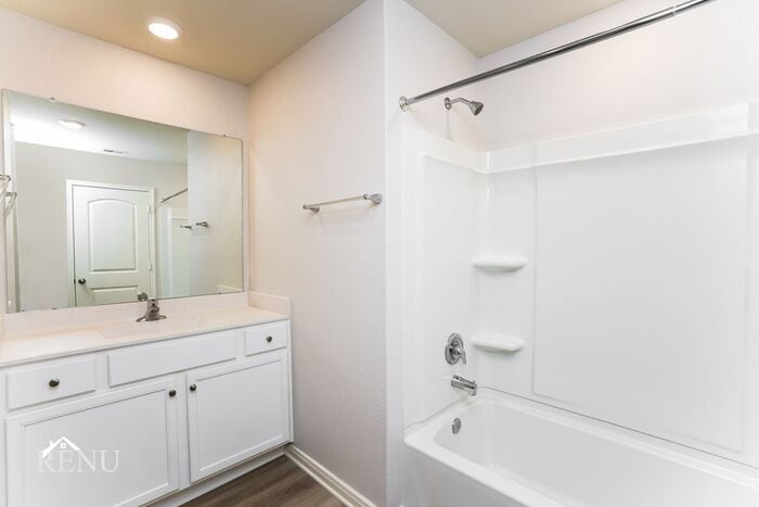 Building Photo - 10453 Sweetwater Creek Dr