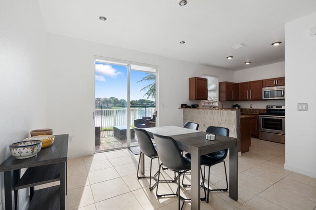 Building Photo - 8618 NW 113th Ct