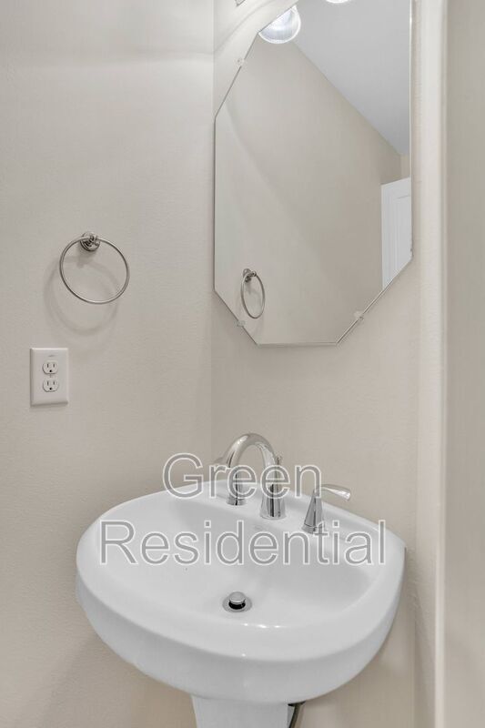 Building Photo - 919 E 36th St