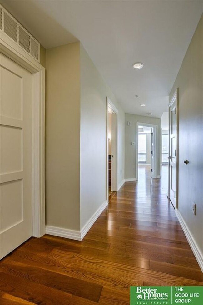 Building Photo - RICH 220 S 31 AVE #3610