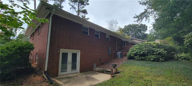 Building Photo - 1933 Silvastone Dr