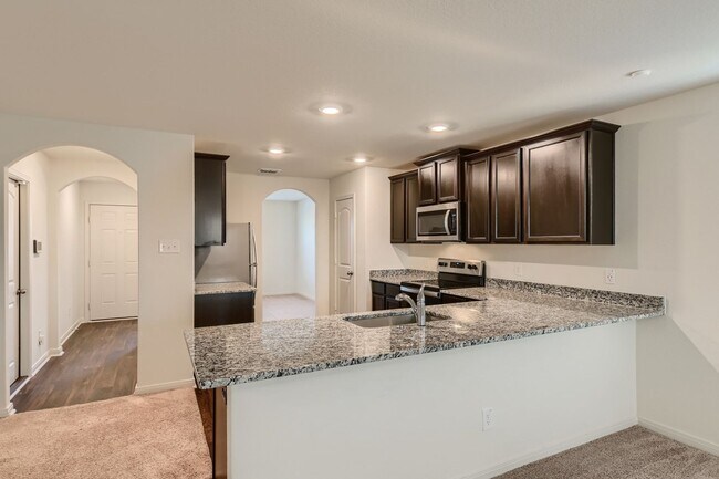 Building Photo - 3 bedroom for rent on the far West Side!