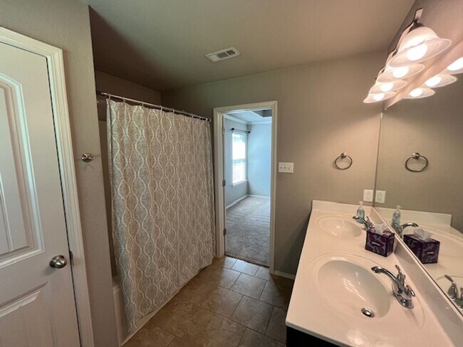 Building Photo - 2720 Brighton Pl