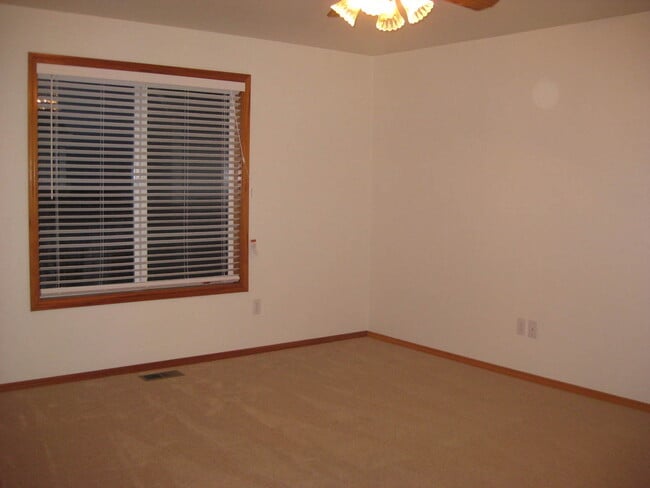 Building Photo - Beautiful 3 Bedroom 2 Bath Located in SW Corvallis!