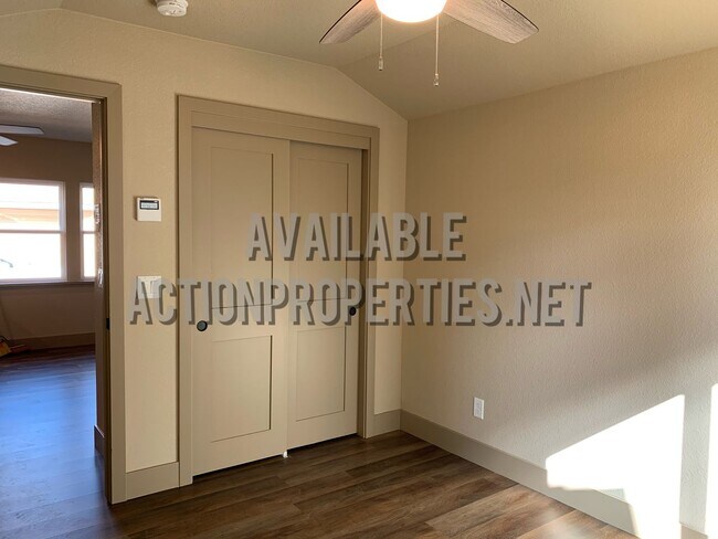 Building Photo - Central Rosville Home- 1 Bed, 1 Bath House - Appliances Included