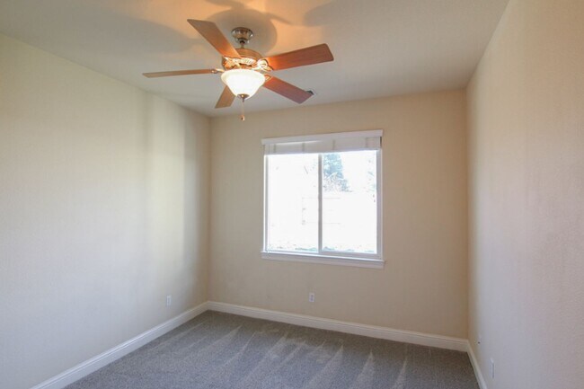 Building Photo - Spacious Home Near Mountain View School with a 3 Car Garage