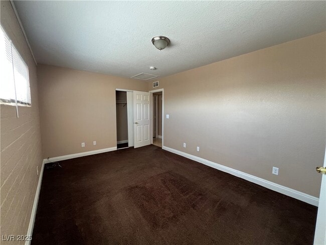 Building Photo - 1128 Greenway Dr