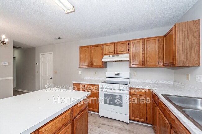 Building Photo - 5161 Eastway St