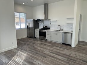 Building Photo - 3716 Villa Terrace