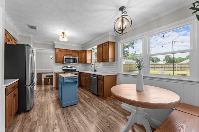 Building Photo - 745 Helmsdale Way