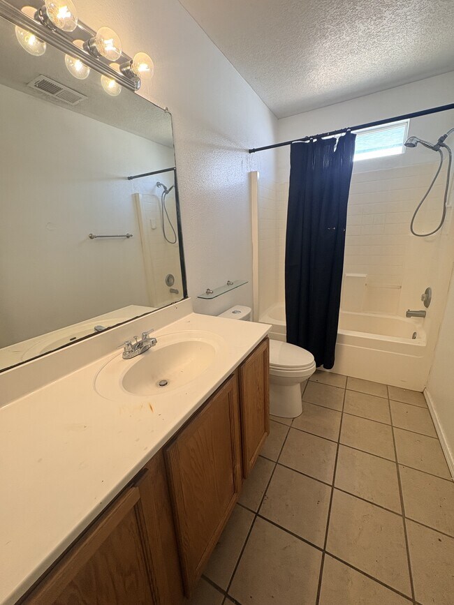 Building Photo - 8308 Vista Clara Ln SW