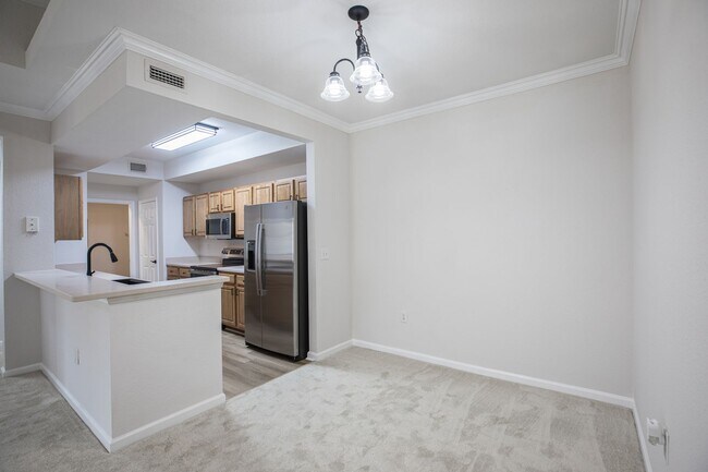 Building Photo - Stunning Condo with Garage
