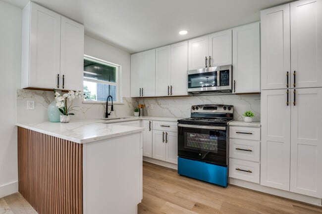 Building Photo - 7826 Woodshire Dr
