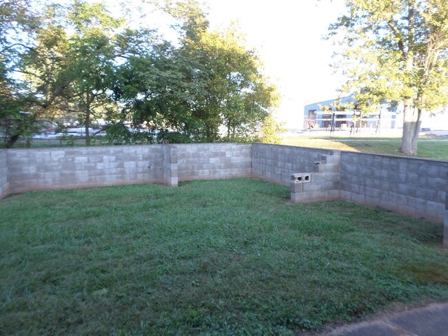 Building Photo - 114 Wildwood Dr