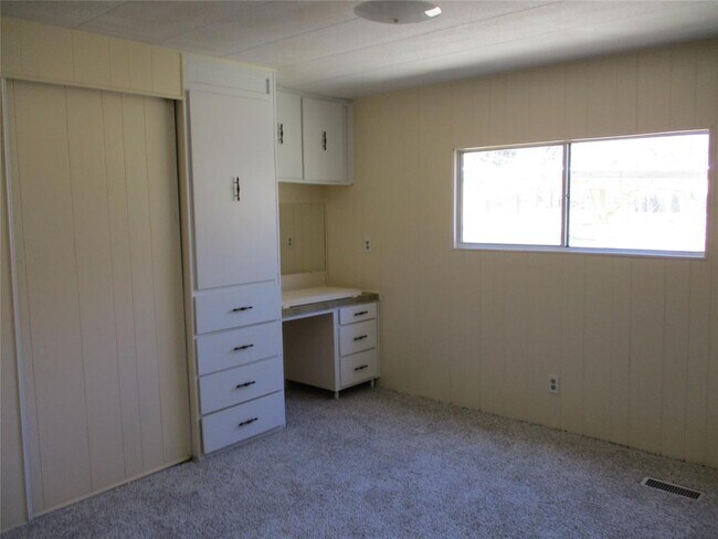 Building Photo - 9861 Rebecca Ln