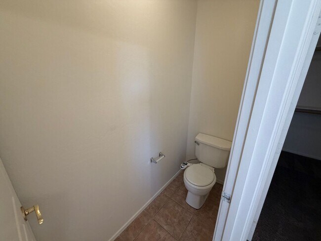 Building Photo - 6631 S 18th Ln