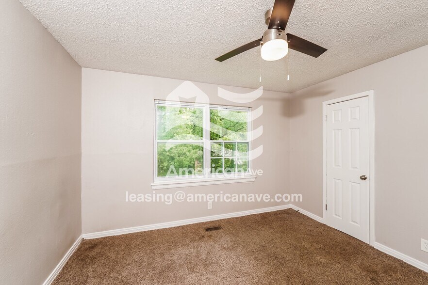 Building Photo - 820 Vanderbilt St