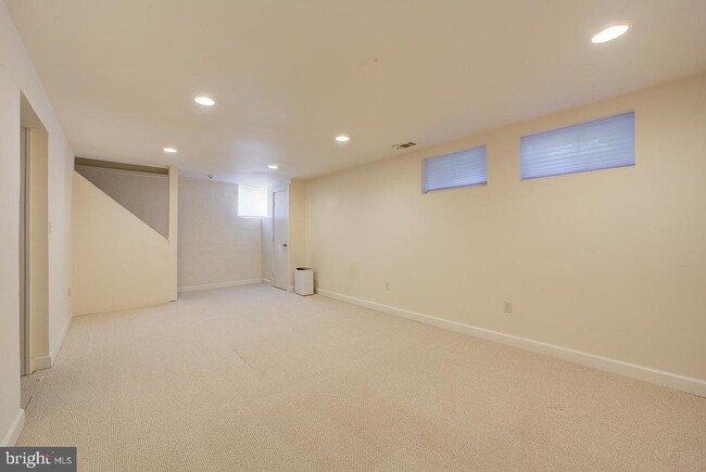 Building Photo - 6717 44th Ave