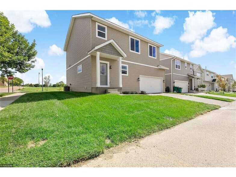 Building Photo - 2768 Clover Ridge Dr