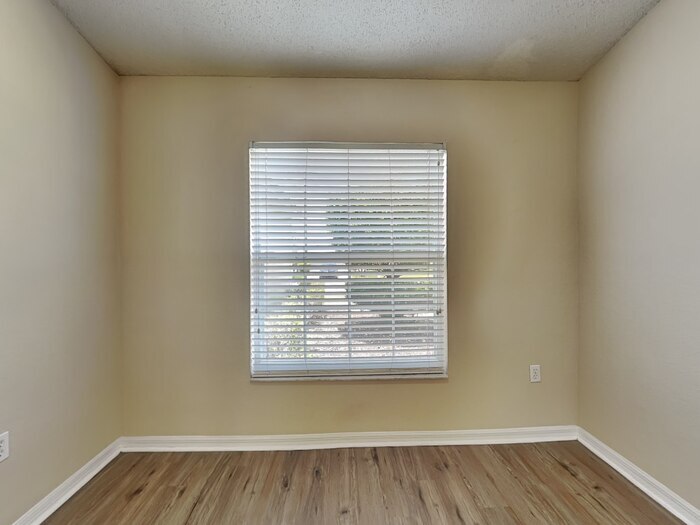 Building Photo - 7881 Manor Dr