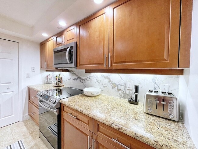 Building Photo - 3000 N Ocean Dr