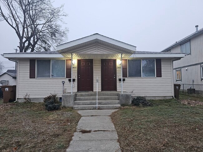 Primary Photo - 2409 E Columbia Ave