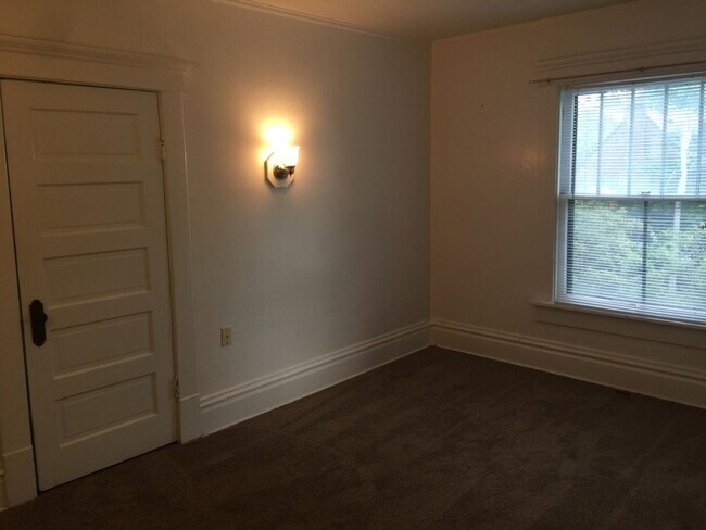 Building Photo - 208 Frambes Ave