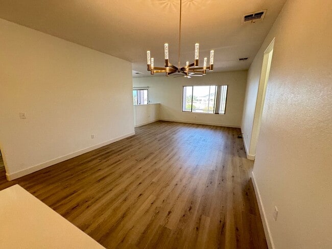 Building Photo - Remodeled 2BD/2BA with Golf & Mountain Vie...