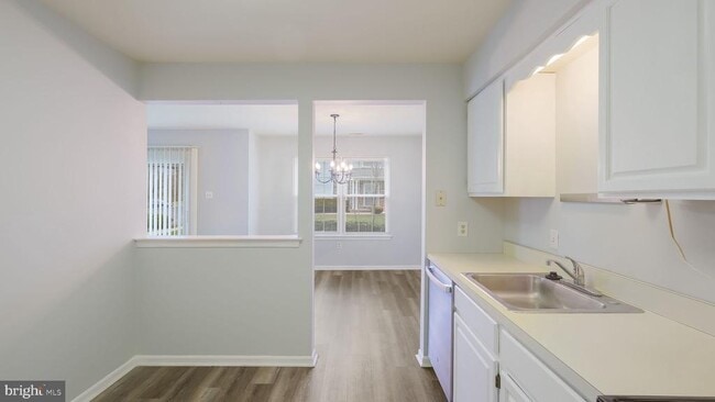 Building Photo - 211 Mews Dr