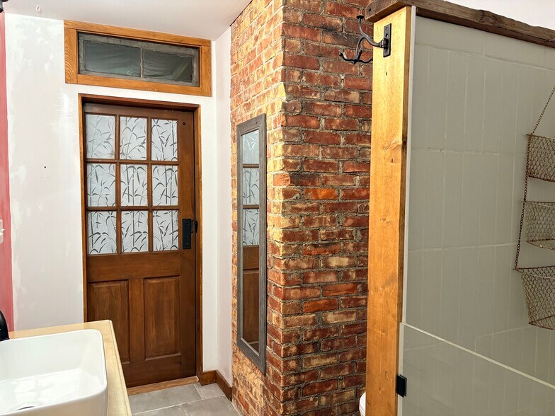 Building Photo - 920 Lafayette Ave