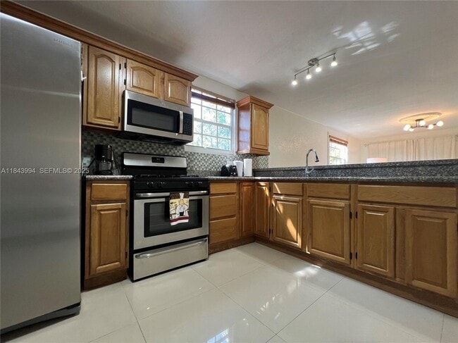 Building Photo - 636 NW 11th St