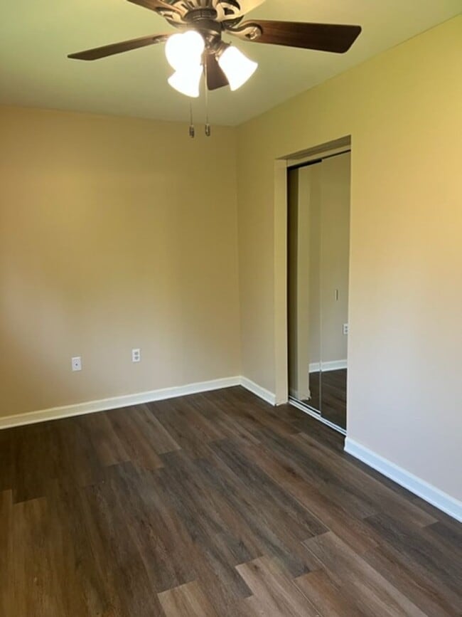 Building Photo - 439 W Nelson St