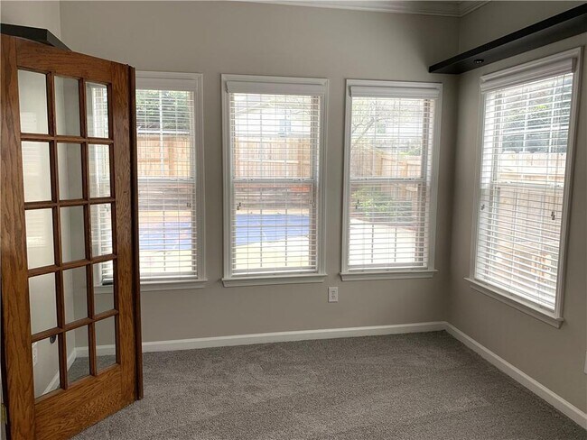 Building Photo - 2020 Chelton Way SE