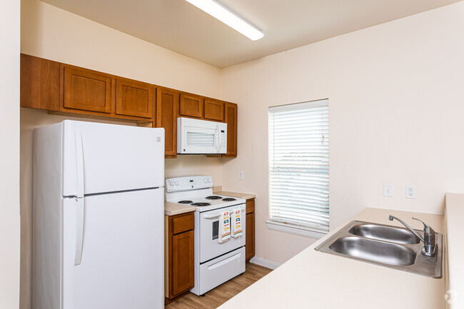 1BR, 1BA - 645SF "The Block" Kitchen - Midtown Weslaco Apartments