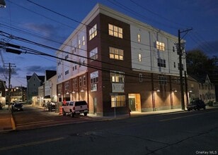 Building Photo - 122 Greenwich Ave